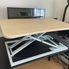 昇降式のレバー1つで簡単調節テーブル