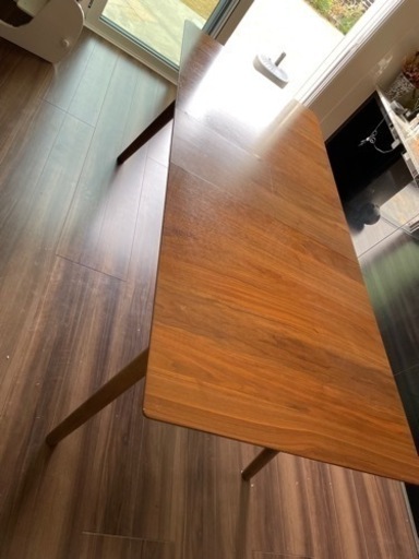 ダイニングテーブルとチェアセット