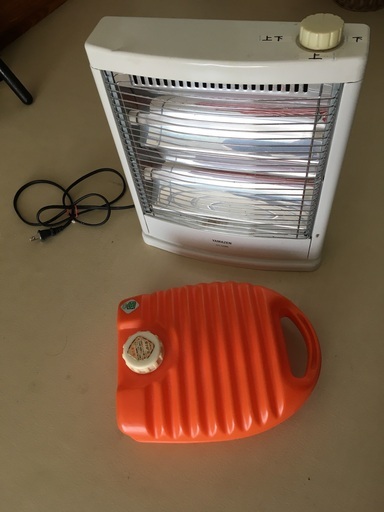 コタツのやぐら+ 湯たんぽ+ 電気ストーブ