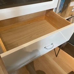 キャリー付き収納棚の画像
