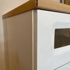 キャリー付き収納棚の画像