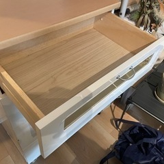 キャリー付き収納棚の画像