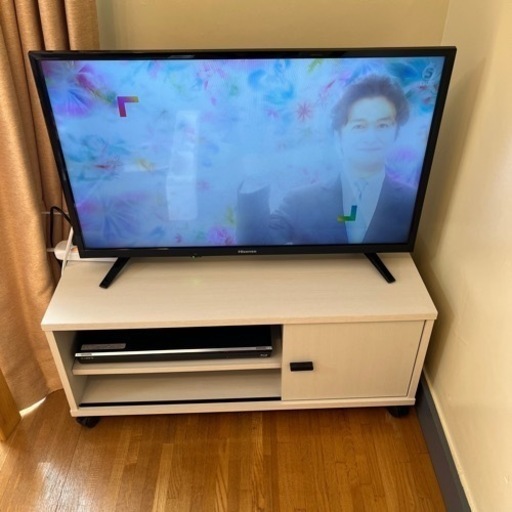 ハイセンス　32インチテレビ　テレビ台付き
