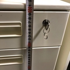 【15日まで】鍵付き3段キャビネットの画像