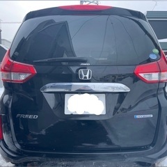 【フリード】ワンオーナー禁煙車！新古車！低走行距離！ローン最大120回払い可能！ローン審査不安な方もご相談お気軽にお申し込みください！の画像