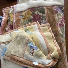 毛布　2枚　シングル　セミダブル一枚づつ