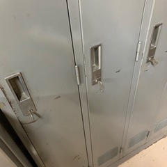 中古　4人用スチールロッカー　カギ付きの画像