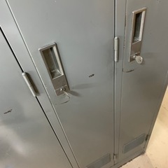 中古　4人用スチールロッカー　カギ付きの画像