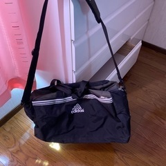 adidasボストンバック　新品同様　値下げ中の画像