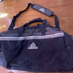 adidasボストンバック　新品同様　値下げ中