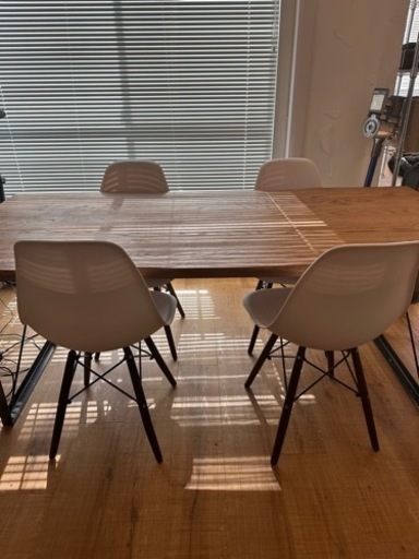 テーブルと椅子(4脚)のセット