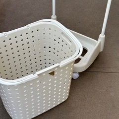 ニトリ 洗濯カゴ キャスター付 白 の画像