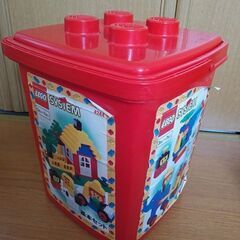 レゴ　赤いバケツ　￥300　※ケースのみ