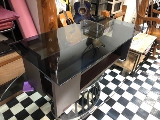 【リサイクルサービス八光　田上店　配達・設置OK】木脚×グレーガラス　センターテーブル