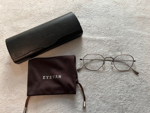 サングラス（レンズ色薄め）