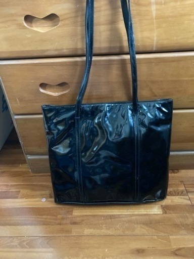 PRADA エナメル バッグ