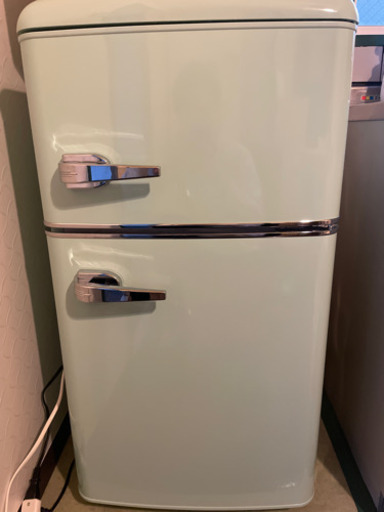 【間もなく締め切り】【ほぼ新品】レトロかわいい冷蔵庫 間もなく締め切り】【ほぼ新品】レトロかわいい冷蔵庫