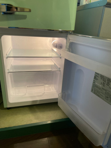 【間もなく締め切り】【ほぼ新品】レトロかわいい冷蔵庫