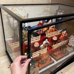 (終了しました)お雛様飾り　久月秀峰　お内裏様とお雛様　三人官女　ガラスケースの画像