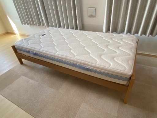 ベッド/シングルサイズ/マニフレックス/フレーム付き