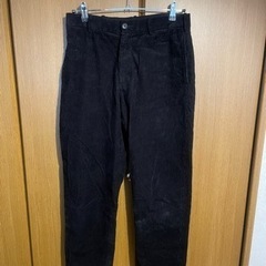 濃紺のコーデュロイパンツ ユニクロの画像