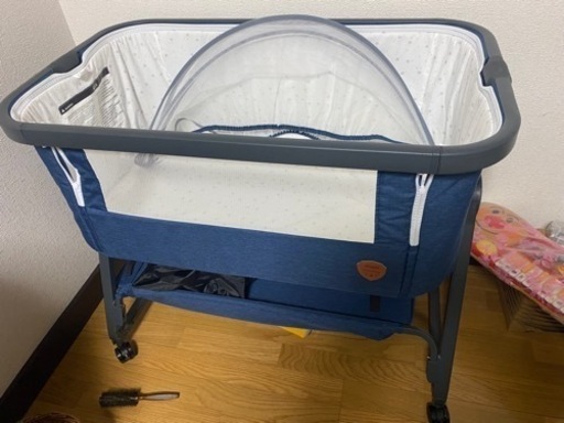 ベビーベッドきれいですよ。