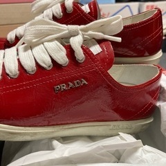 PRADA エナメルスニーカー　23.5くらいの画像