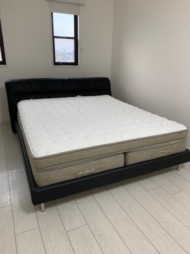 ベッドフレーム　クイーンサイズ黒