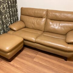 オットマンチェア付きの快適で丈夫なレザーソファ（板橋区）