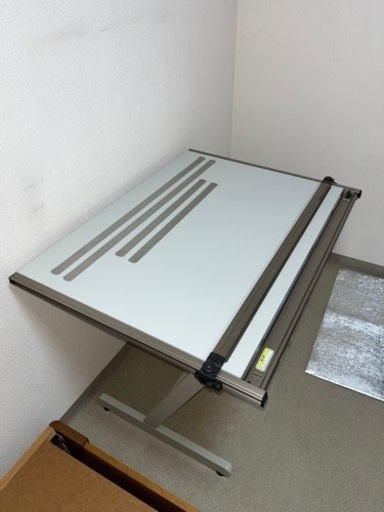 中部大学工学部建築学科に入学予定の方　いかがですか？　ライナーボード　製図盤と製図台　値下げします。20000→