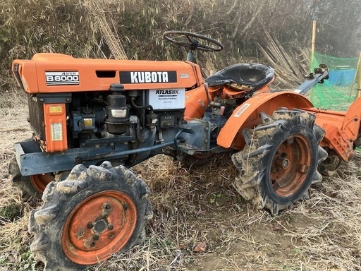 クボタトラクター　B6000 4WD ブルトラ エンジン始動＜部品取＞