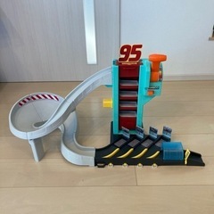 ディズニー カーズ トミカ レバーで連続発進! ダイナミックタワー
