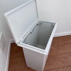 無印:ゴミ箱、袋止付き(20L用)/ホワイト(２つ)の画像