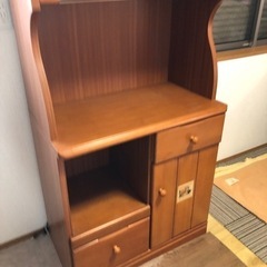 キッチン収納キャビネットの画像