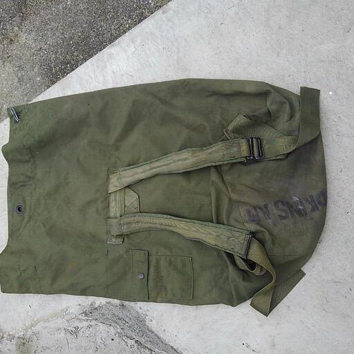 軍払い下げ。ダッフルバック
