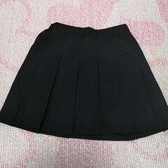 黒プリーツスカート