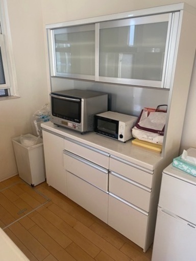 ファニチャードーム購入の食器棚。