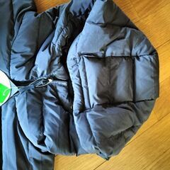 future bullet ダウンジャケット ステッチレスダウン フード付き ネイビー L 新品未使用品タグ付き コンパクトに持ち運び出来るの画像