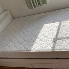 ダブルベット　　マットレス付き