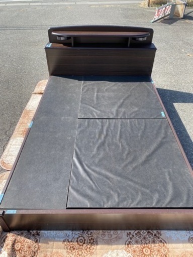 ニトリ製　ダブルベッド　　366