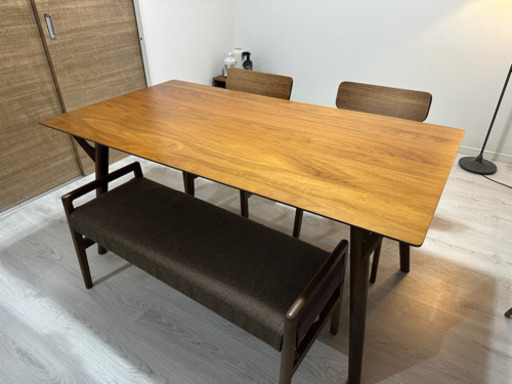 ニトリのダイニングテーブル 4人掛けセット