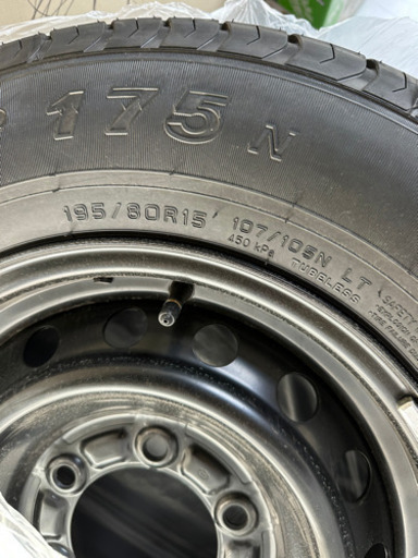 ハイエース7型　タイヤ・ホイールカバー　4本セット　新車外し　ほぼ新品