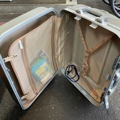 キャリーバッグ　No.5552　シルバー　Atseis　鍵付き　旅行,出張に!　【リサイクルショップどりーむ荒田店】の画像