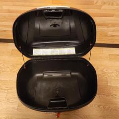 Givi ジビ　リアボックス　47L　バックレスト付きの画像