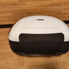 Givi ジビ　リアボックス　47L　バックレスト付きの画像