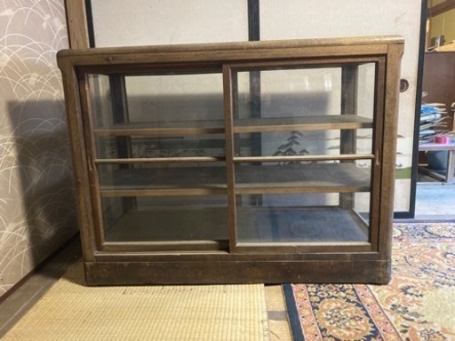 取引き決定しました　　古いガラスケース？