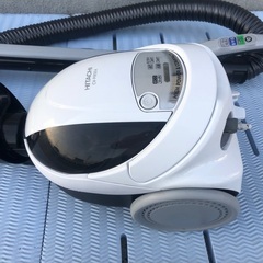 2016年製 日立電気掃除機「CV-P85E4」吸込仕事率640W 紙パック式の画像