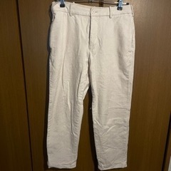 ユニクロ 白のコーデュロイパンツ ユニセックスの画像