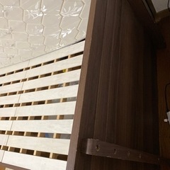 木材ベースのシングルベットの画像