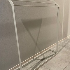 スリムタイプのタオルスタンド